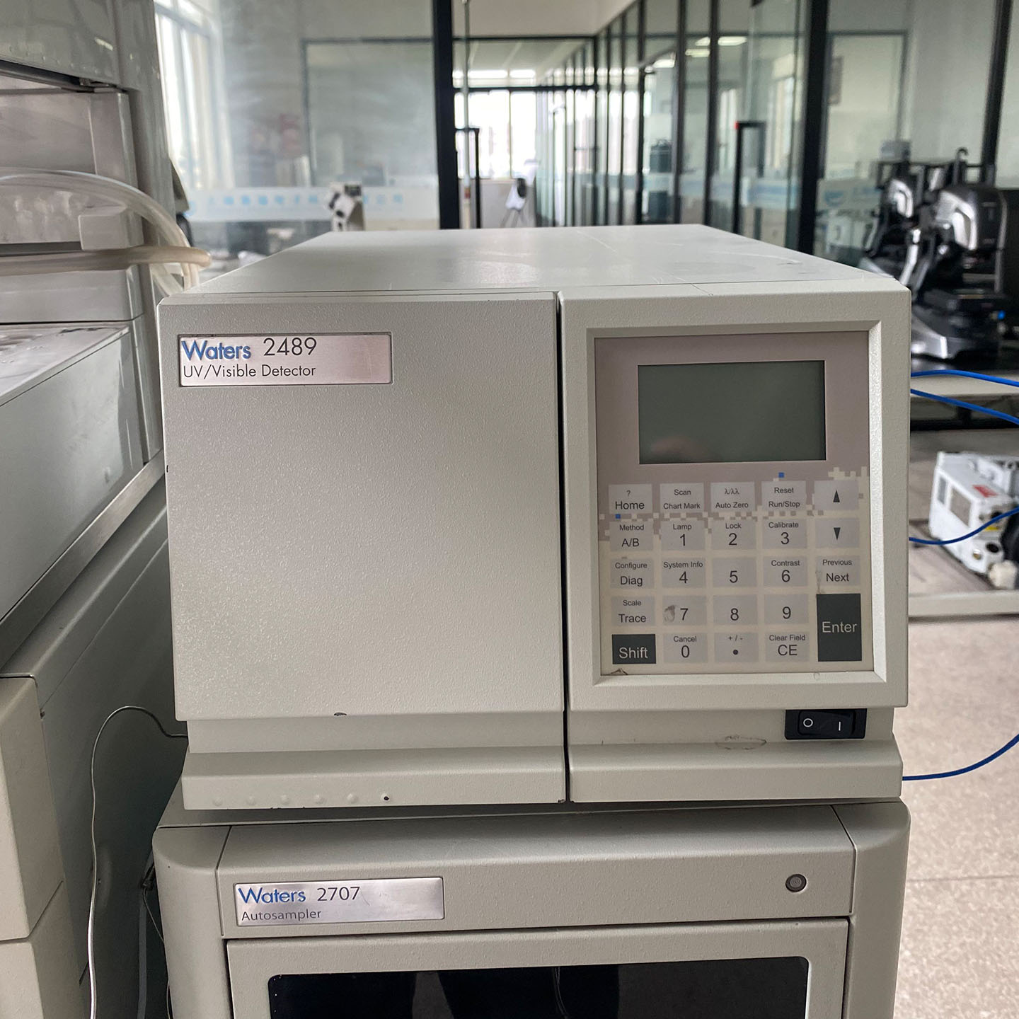 Waters 2545 HPLC 002.jpg