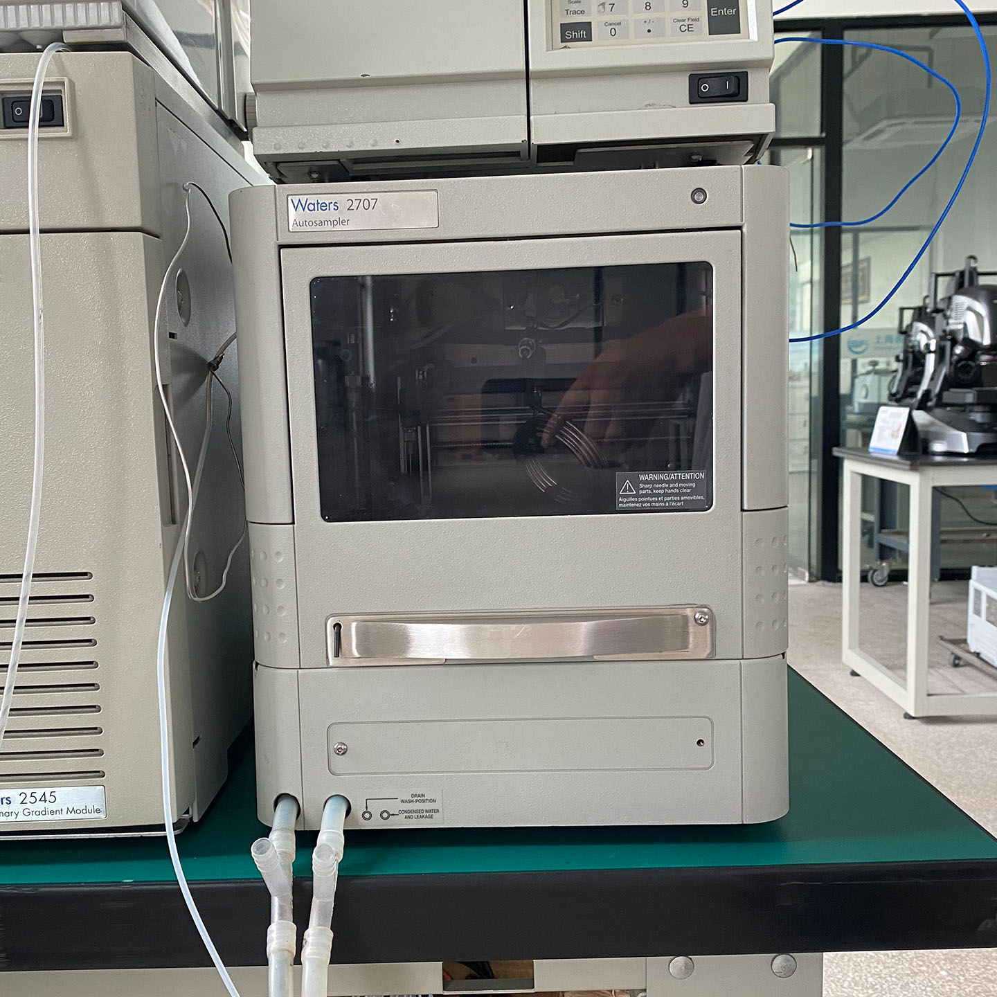Waters 2545 HPLC 003.jpg