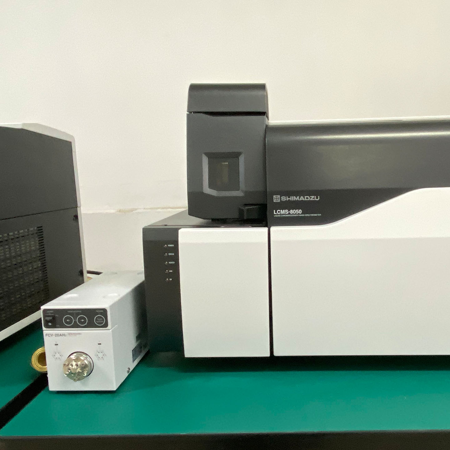 Shimadzu LCMS-8050 002.jpg Shimadzu LCMS-8050 002.jpg